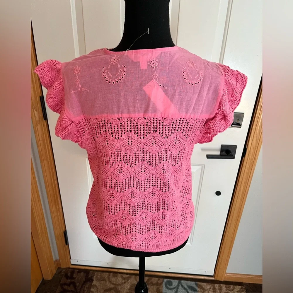 New women’s Adiva V neck pink open weave crochet flutter sleeve sweater. Medium